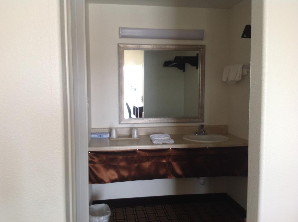 America Inn & Suites Ridgecrest Δωμάτιο φωτογραφία